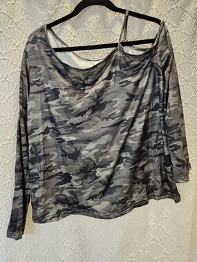 Camo Off-Shoulder Women's Top - Grey